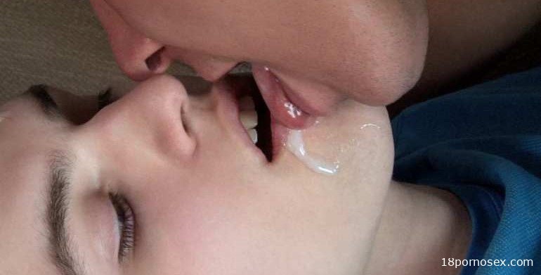 Фото поцеловал мамины губы в сперме - 73 фото